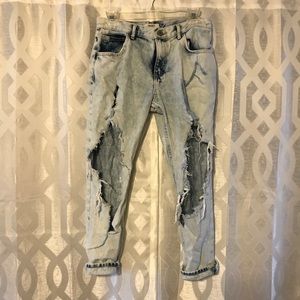Lightwash Boyfriend Jeans. Forever 21. Size 27/S